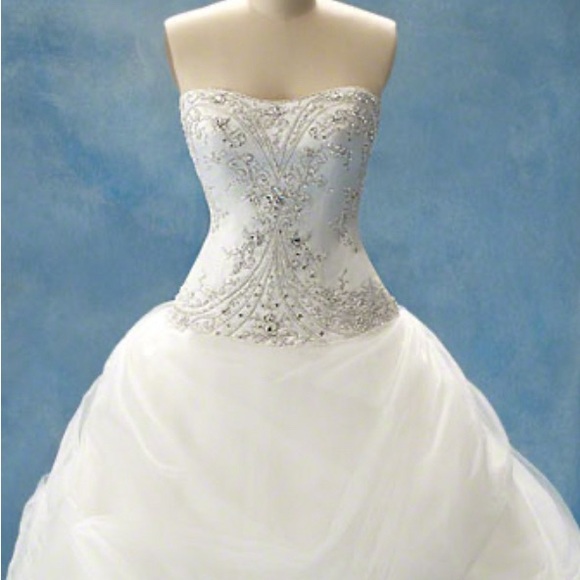Alfred Angelo Disney Collection Belle. Corset Cathedral veil In preservation box - Picture 3 of 10